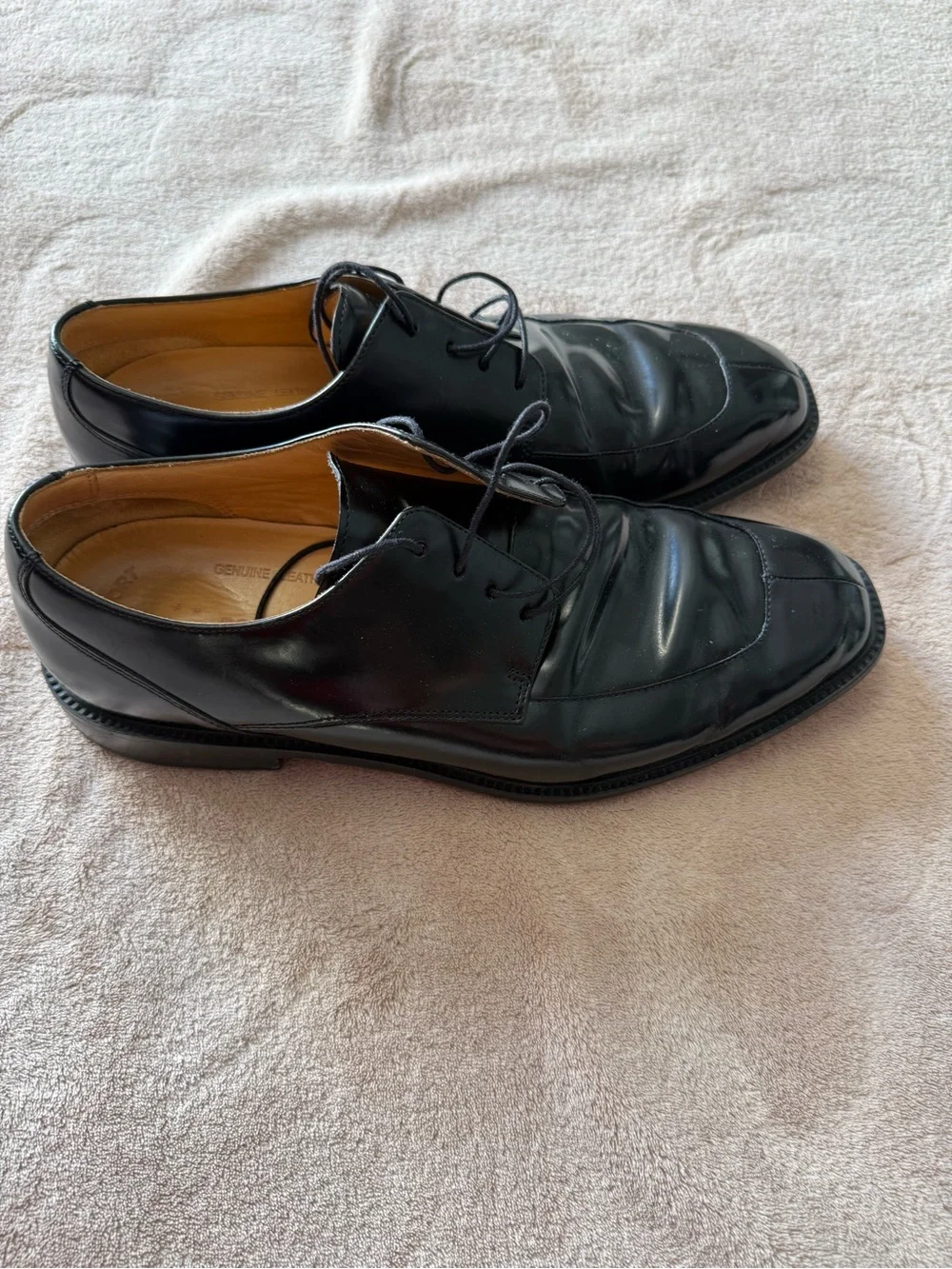 Rockport shiny black